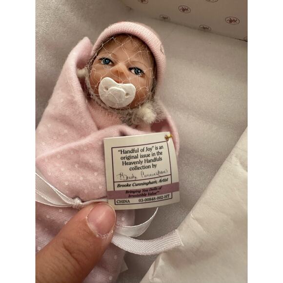 Ashton Drake 'Handful of Joy' "Heavenly Handfuls" Mini Collection Doll - Picture 5 of 8